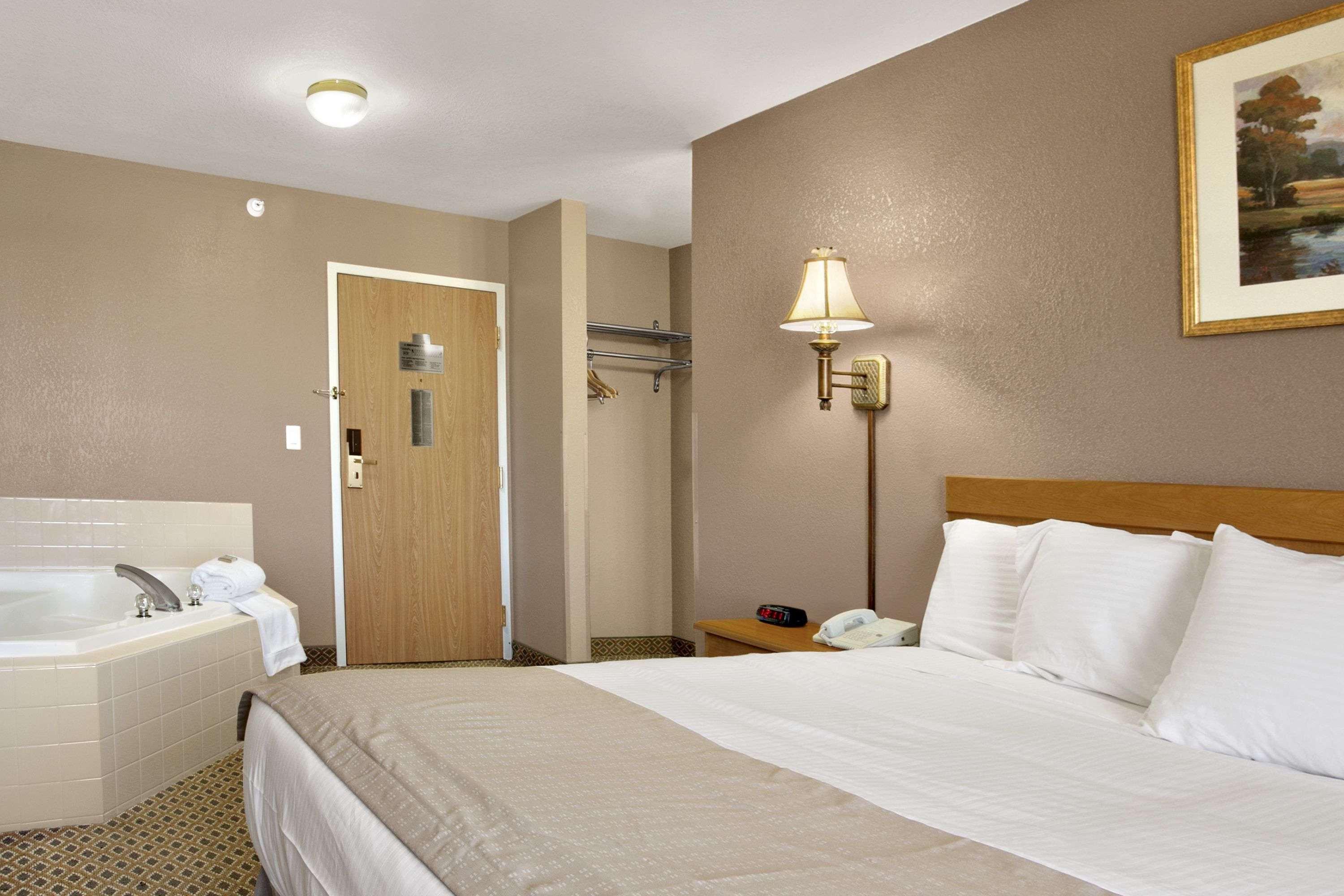 Baymont By Wyndham Jacksonville Extérieur photo